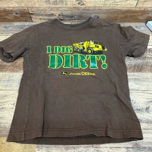 Kids Boys John Deere T-Shirt Size Medium 5/6 "Play in the Dirt" Deer Logo brown